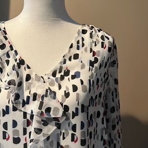 EUC - White House Black Market ladies blouse, size 10.
